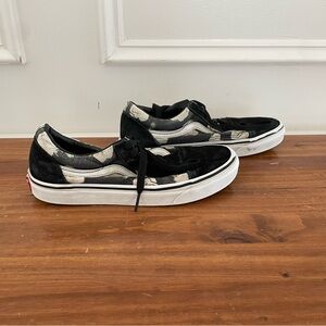 ROSE VANS - women's size 7 men's 5 - super cute - old school vans - rose print